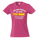 T-Shirt Donna “Non Sono Perfetta, Ma Sono [Tuo Nome]” – Maglietta Personalizzabile in Cotone – PS 28870-024 PRS