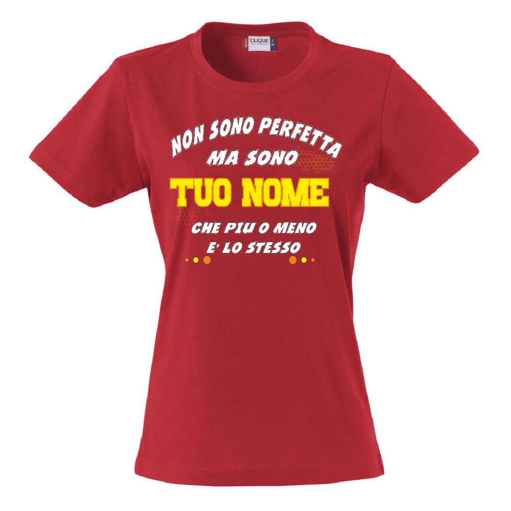 T-Shirt Donna “Non Sono Perfetta, Ma Sono [Tuo Nome]” – Maglietta Personalizzabile in Cotone – PS 28870-024 PRS