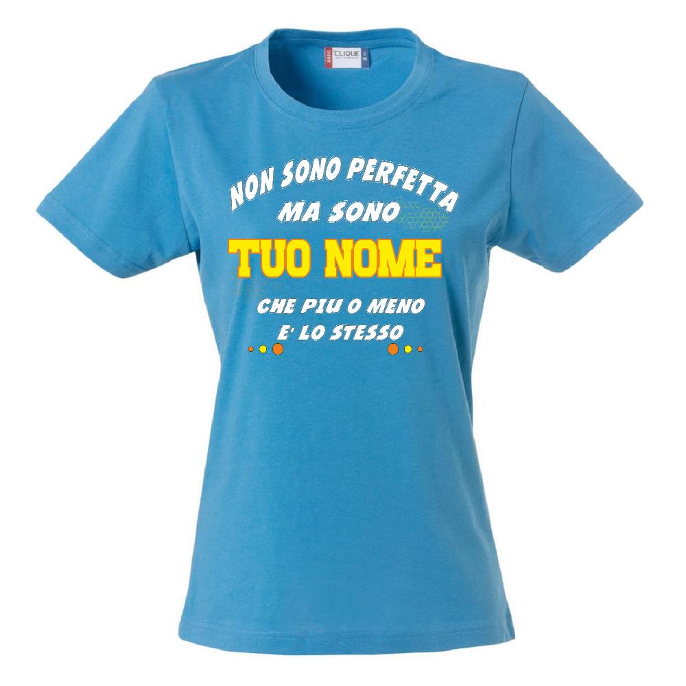 T-Shirt Donna “Non Sono Perfetta, Ma Sono [Tuo Nome]” – Maglietta Personalizzabile in Cotone – PS 28870-024 PRS