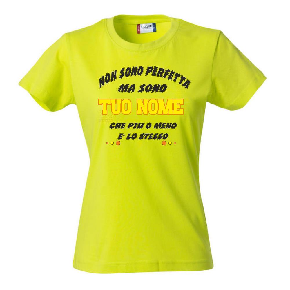 T-Shirt Donna “Non Sono Perfetta, Ma Sono [Tuo Nome]” – Maglietta Personalizzabile in Cotone – PS 28870-024 PRS