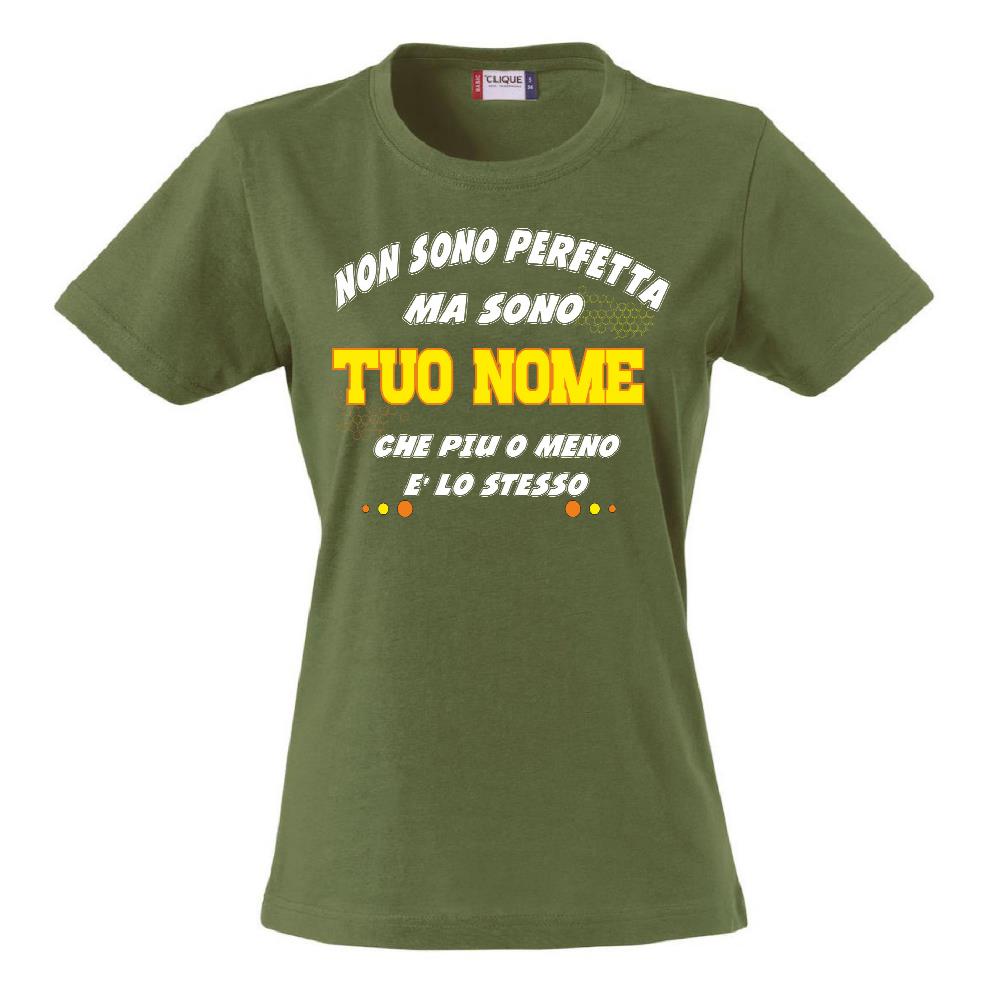 T-Shirt Donna “Non Sono Perfetta, Ma Sono [Tuo Nome]” – Maglietta Personalizzabile in Cotone – PS 28870-024 PRS