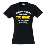 T-Shirt Donna “Non Sono Perfetta, Ma Sono [Tuo Nome]” – Maglietta Personalizzabile in Cotone – PS 28870-024 PRS