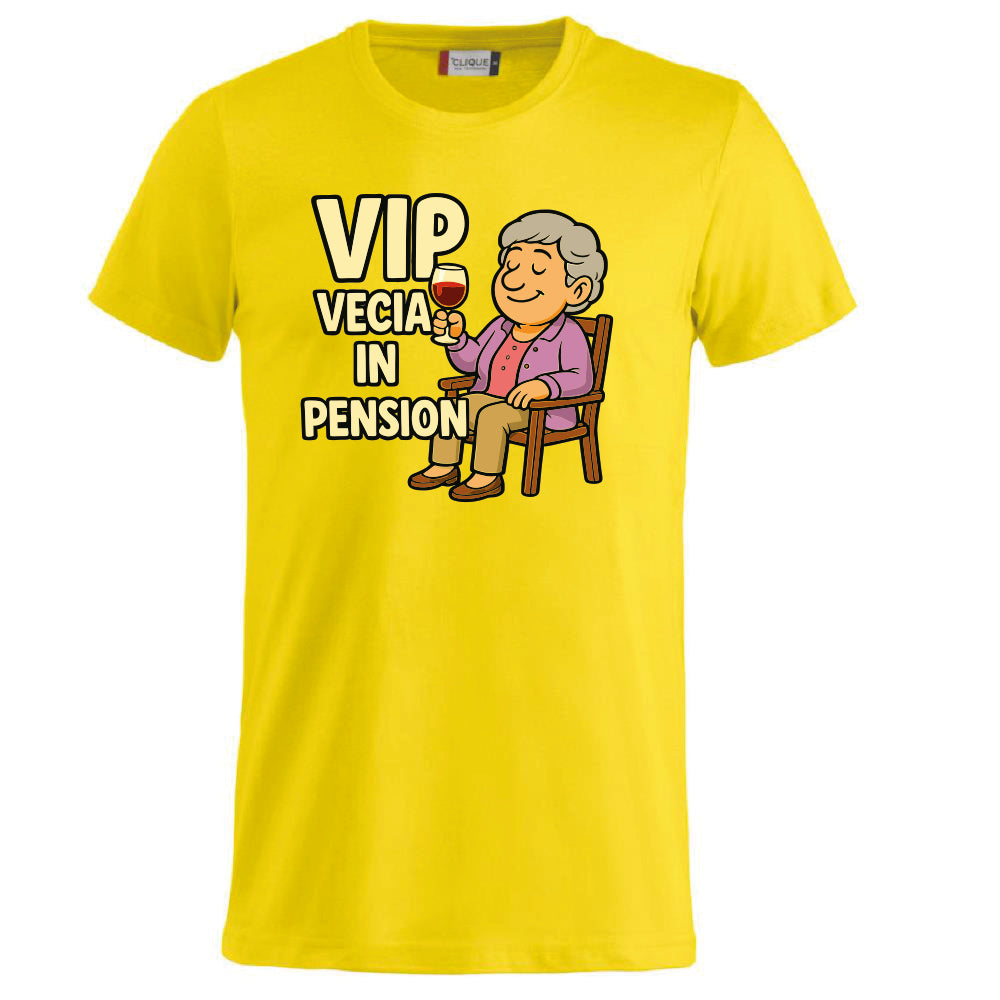 T-Shirt Personalizzabile “VIP Vecia in Pension” – Personalizzabile con Nome – PS 27431-A-147