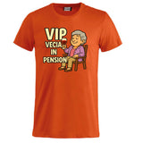 T-Shirt Personalizzabile “VIP Vecia in Pension” – Personalizzabile con Nome – PS 27431-A-147