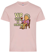 T-Shirt Personalizzabile “VIP Vecia in Pension” – Personalizzabile con Nome – PS 27431-A-147