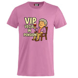 T-Shirt Personalizzabile “VIP Vecia in Pension” – Personalizzabile con Nome – PS 27431-A-147