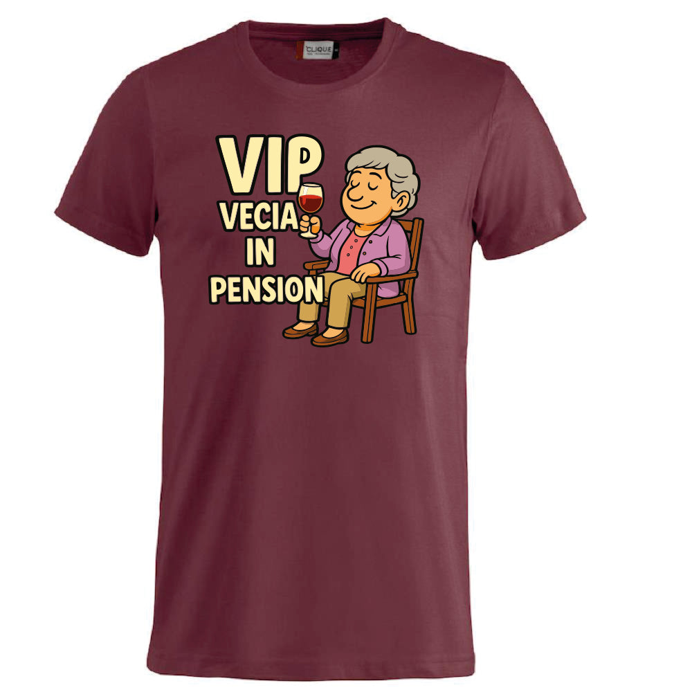 T-Shirt Personalizzabile “VIP Vecia in Pension” – Personalizzabile con Nome – PS 27431-A-147