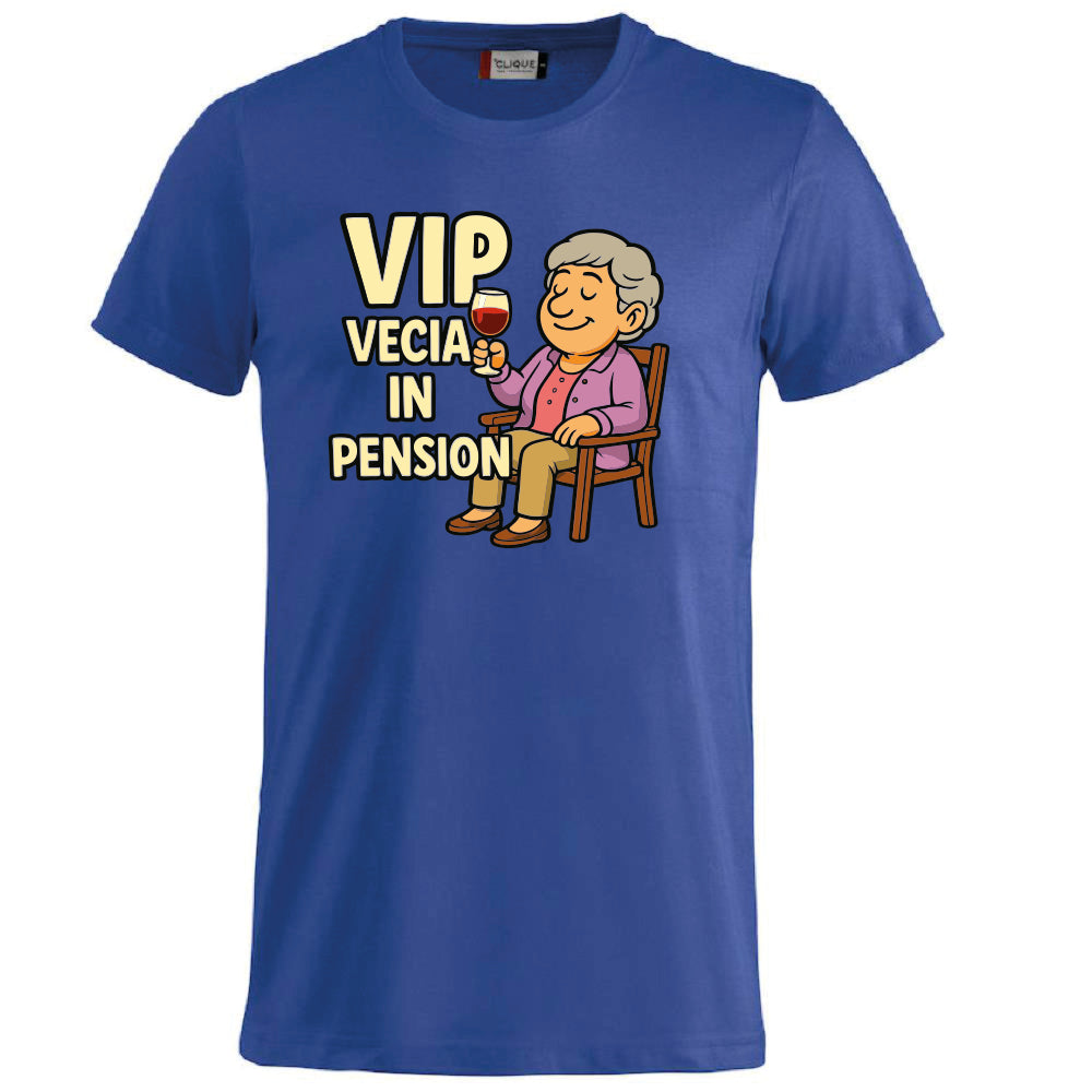 T-Shirt Personalizzabile “VIP Vecia in Pension” – Personalizzabile con Nome – PS 27431-A-147