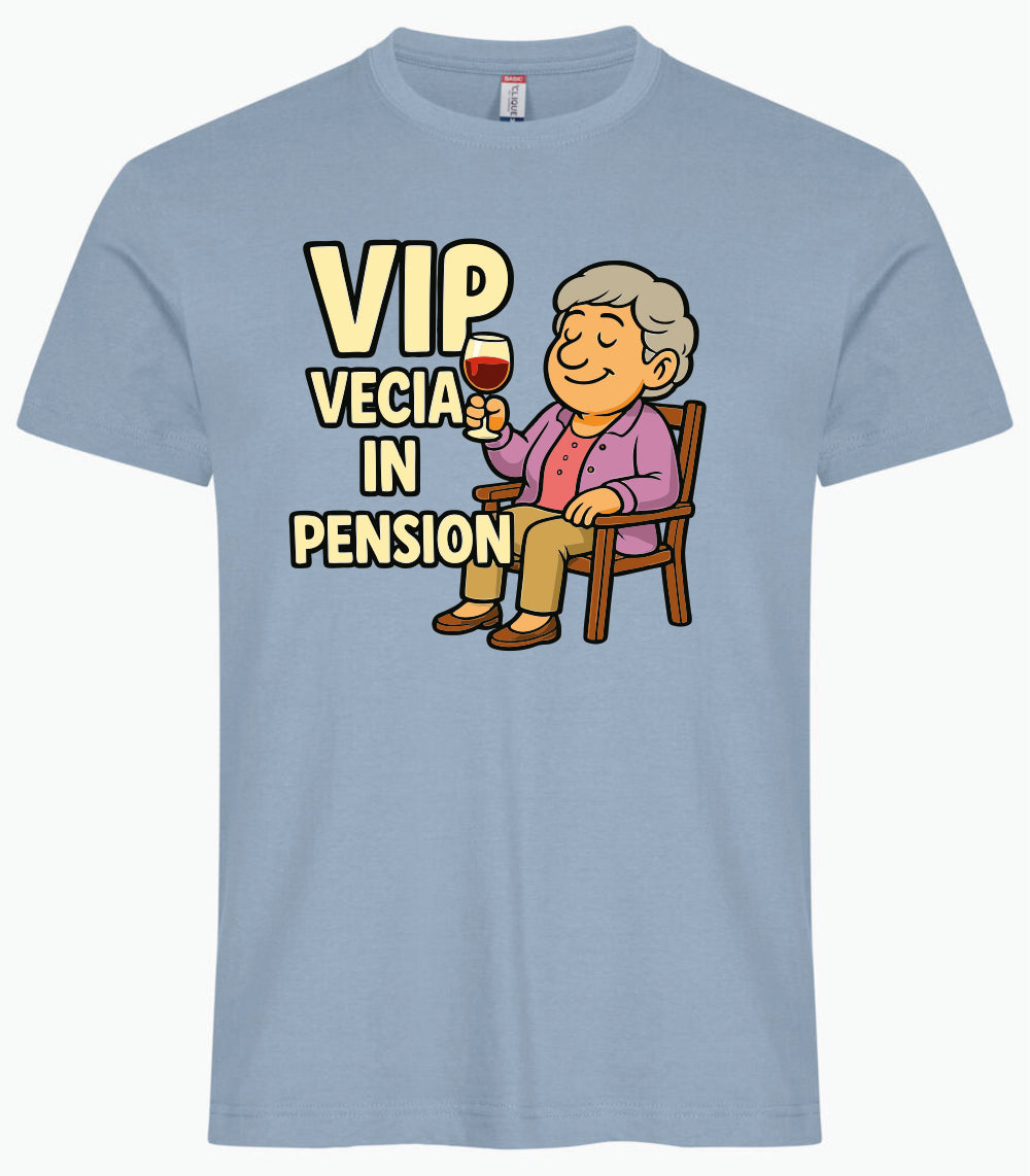 T-Shirt Personalizzabile “VIP Vecia in Pension” – Personalizzabile con Nome – PS 27431-A-147