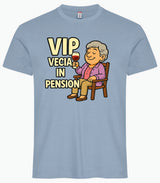 T-Shirt Personalizzabile “VIP Vecia in Pension” – Personalizzabile con Nome – PS 27431-A-147