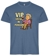T-Shirt Personalizzabile “VIP Vecia in Pension” – Personalizzabile con Nome – PS 27431-A-147