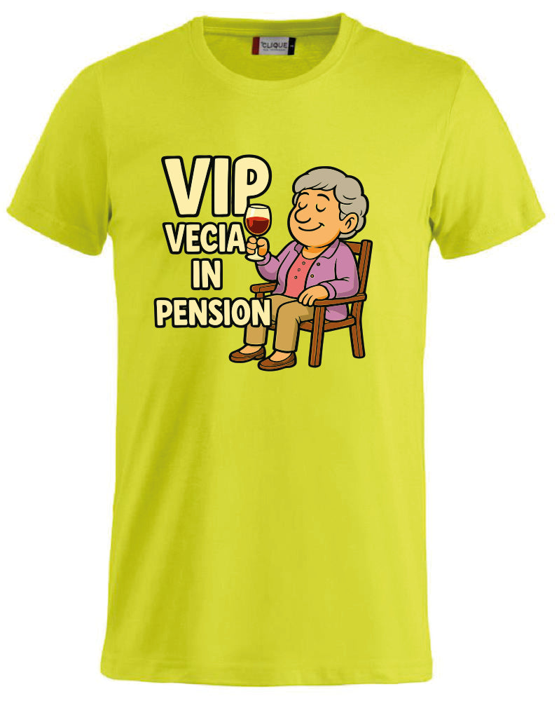 T-Shirt Personalizzabile “VIP Vecia in Pension” – Personalizzabile con Nome – PS 27431-A-147