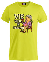 T-Shirt Personalizzabile “VIP Vecia in Pension” – Personalizzabile con Nome – PS 27431-A-147