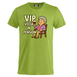 T-Shirt Personalizzabile “VIP Vecia in Pension” – Personalizzabile con Nome – PS 27431-A-147