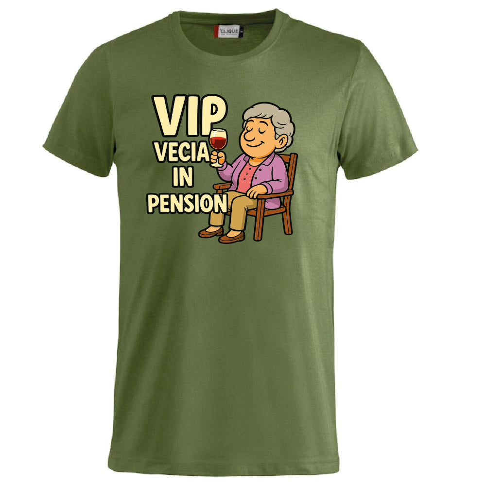 T-Shirt Personalizzabile “VIP Vecia in Pension” – Personalizzabile con Nome – PS 27431-A-147