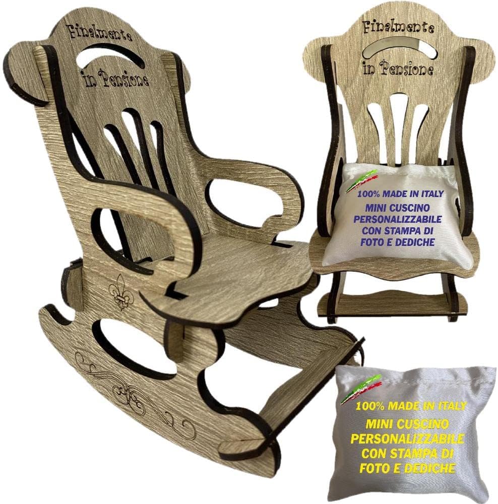 Mini Sedia a Dondolo “Finalmente in Pensione” o Neutra – con Cuscino Personalizzabile PS 00011 PRS