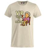 T-Shirt Personalizzabile “VIP Vecia in Pension” – Personalizzabile con Nome – PS 27431-A-147