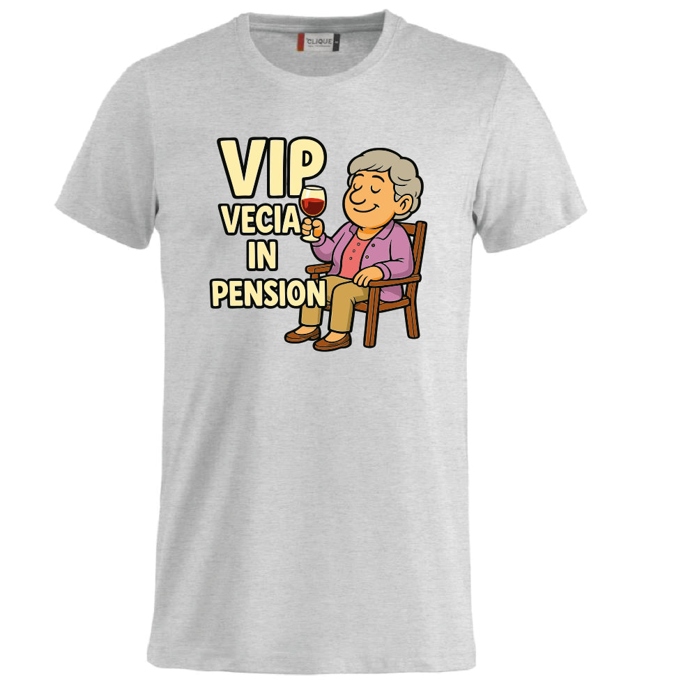 T-Shirt Personalizzabile “VIP Vecia in Pension” – Personalizzabile con Nome – PS 27431-A-147