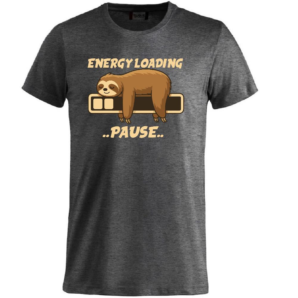 T-Shirt “Bradipo Energy Loading… Pause…” – Personalizzabile con Nome – PS 27431-A135