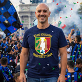 T-Shirt Scudetto Inter Campioni d’Italia 25/26 – Seconda Stella 21 Scudetti Scudetto Neroazzurro – PS 27431-A042