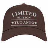 Cappellino Baseball AT Shot Personalizzato con Anno di Nascita Ricamato – PS 41411-002