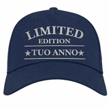 Cappellino Baseball AT Shot Personalizzato con Anno di Nascita Ricamato – PS 41411-002