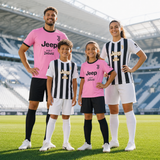 Completo Calcio Juve Personalizzabile – Replica Campionato Serie A 2026/2027 – Maglia, Pantaloncino e Calzettoni – PS 40525 -C-01